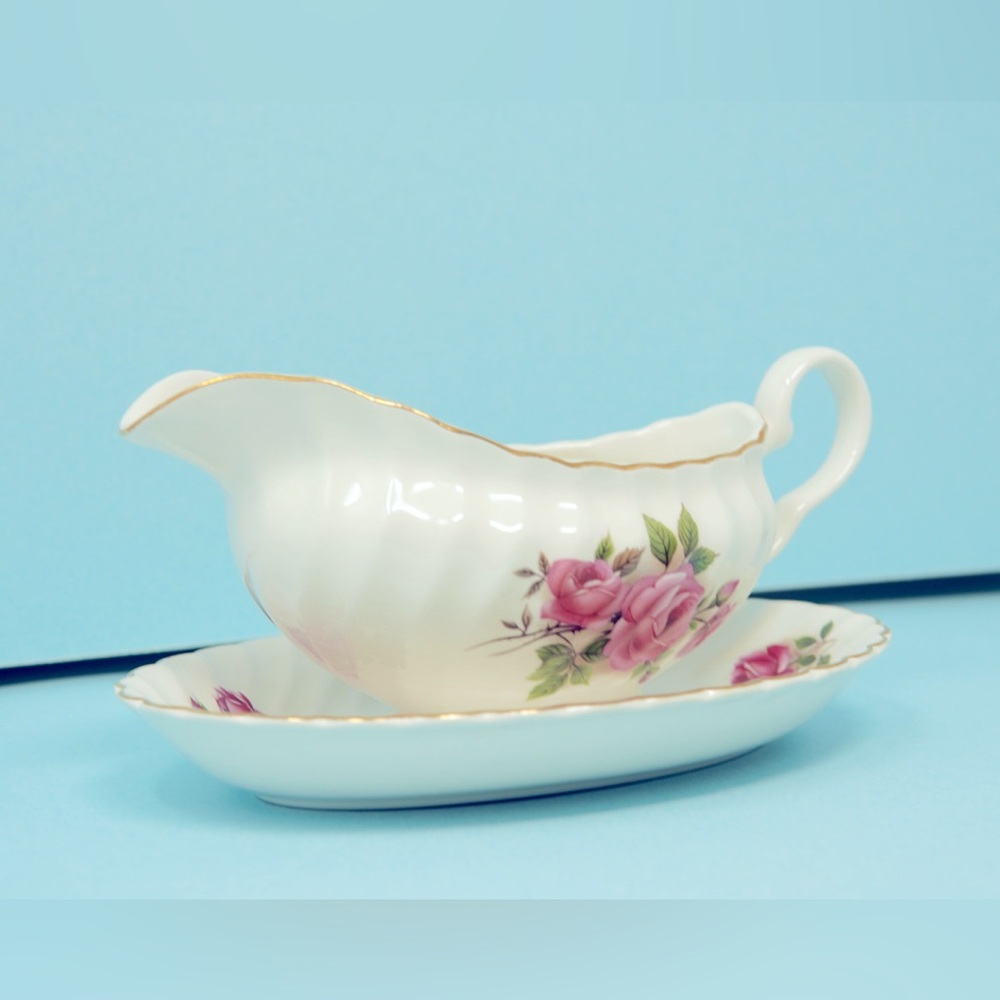 Vintage Johnson’s Brothers ROSE Fine China Gravy Boat Made In England Iron Stone